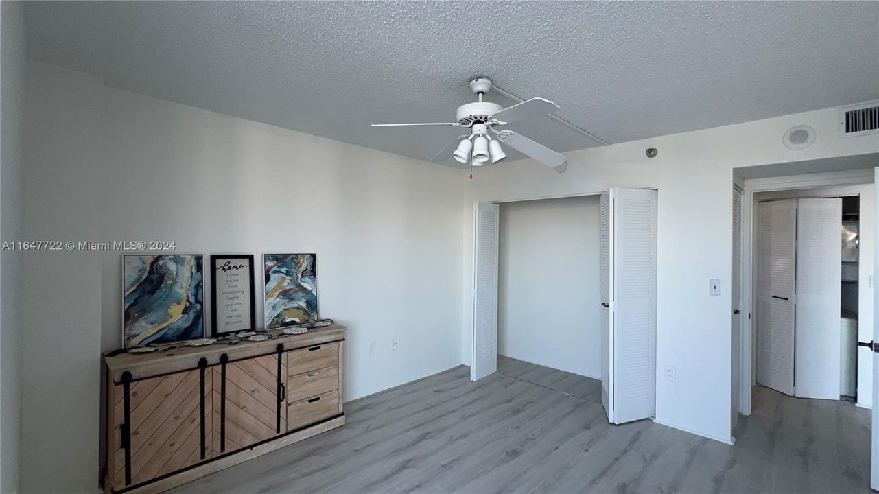 For Sale: $395,000 (2 beds, 2 baths, 1146 Square Feet)