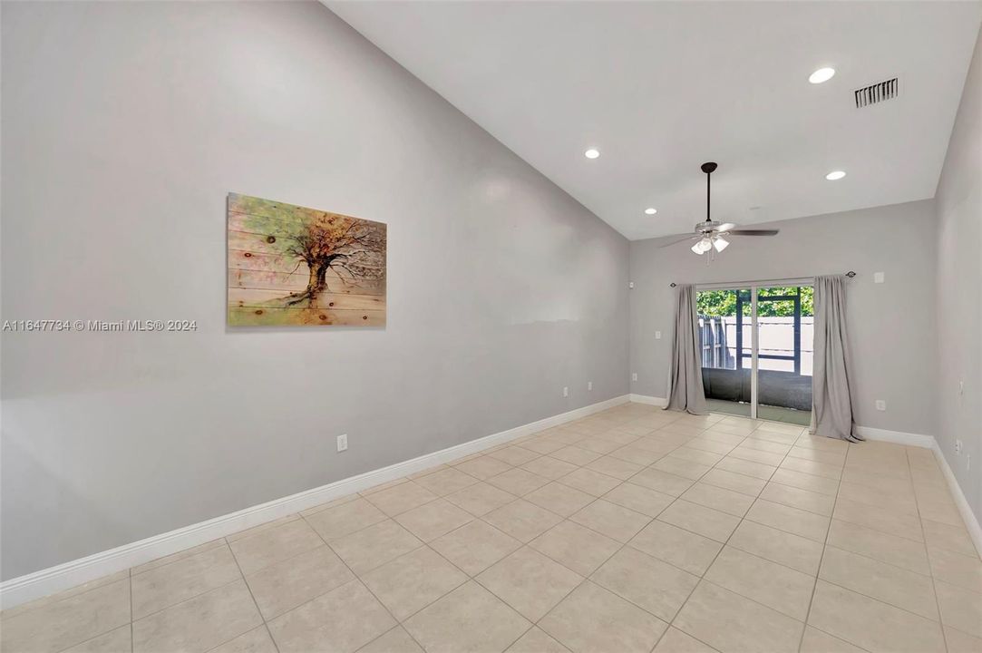 Active With Contract: $2,300 (3 beds, 2 baths, 1258 Square Feet)