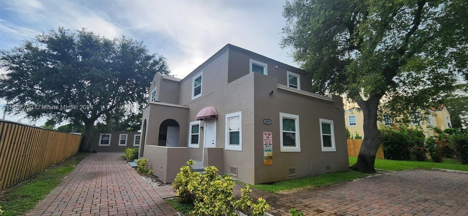 Active With Contract: $1,600 (2 beds, 1 baths, 3515 Square Feet)