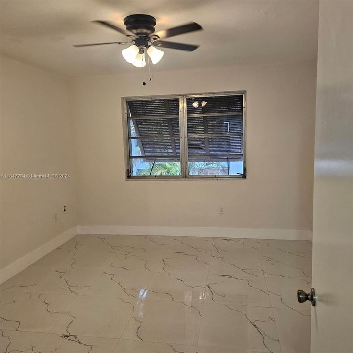 Active With Contract: $1,900 (1 beds, 1 baths, 875 Square Feet)