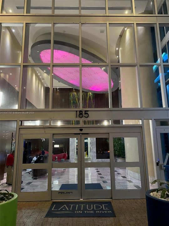 Недавно арендовано: $2,300 (0 спален, 1 ванн, 451 Квадратных фут)