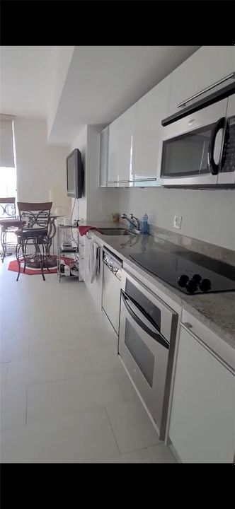 Недавно арендовано: $2,300 (0 спален, 1 ванн, 451 Квадратных фут)