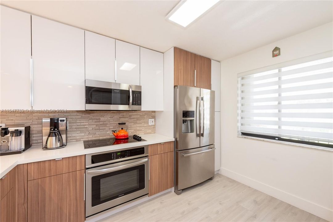 For Sale: $389,000 (2 beds, 2 baths, 1256 Square Feet)