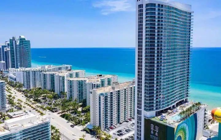 Active With Contract: $870,000 (2 beds, 2 baths, 1126 Square Feet)