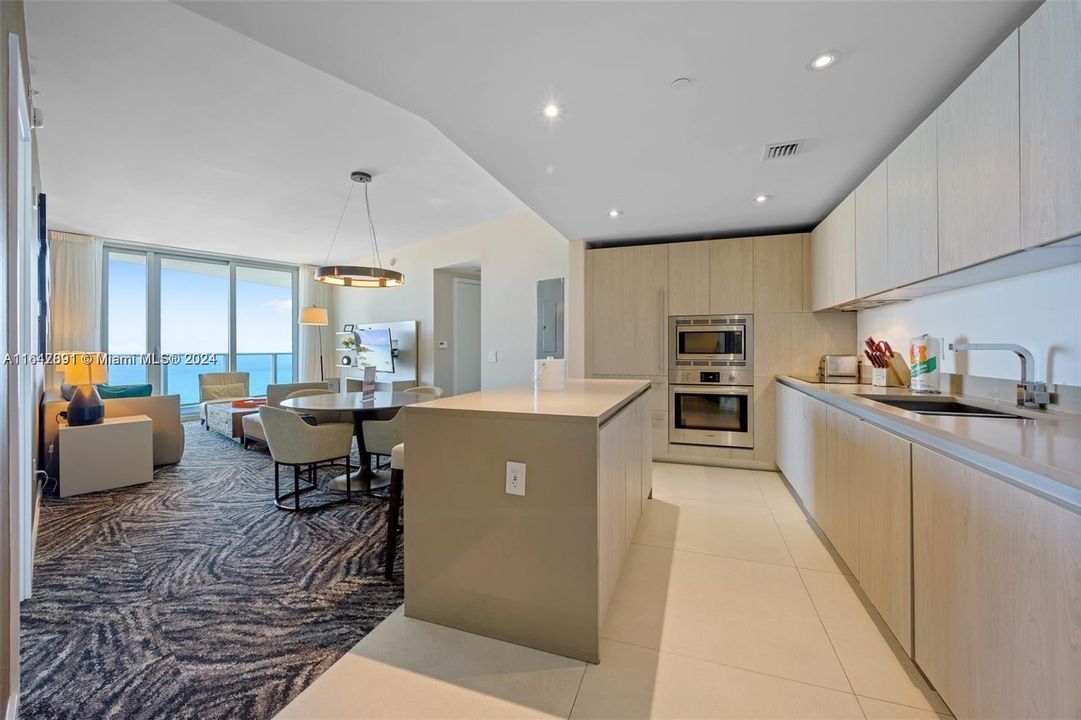 Active With Contract: $870,000 (2 beds, 2 baths, 1126 Square Feet)