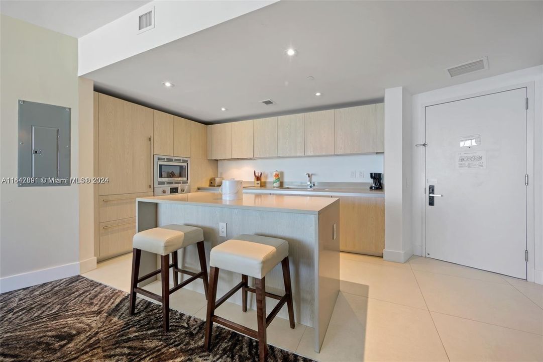 Active With Contract: $870,000 (2 beds, 2 baths, 1126 Square Feet)