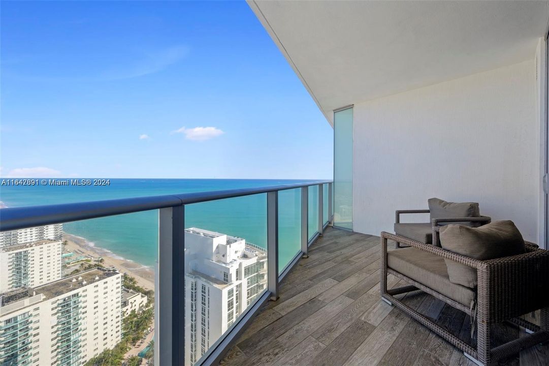 Active With Contract: $870,000 (2 beds, 2 baths, 1126 Square Feet)