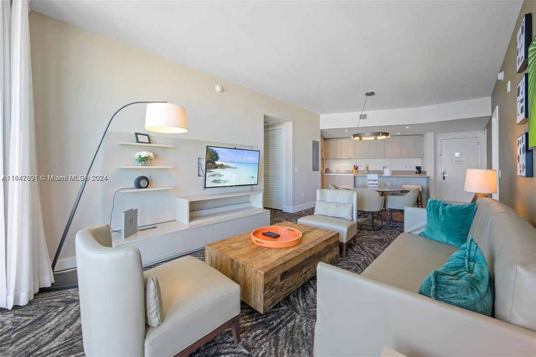 Active With Contract: $870,000 (2 beds, 2 baths, 1126 Square Feet)