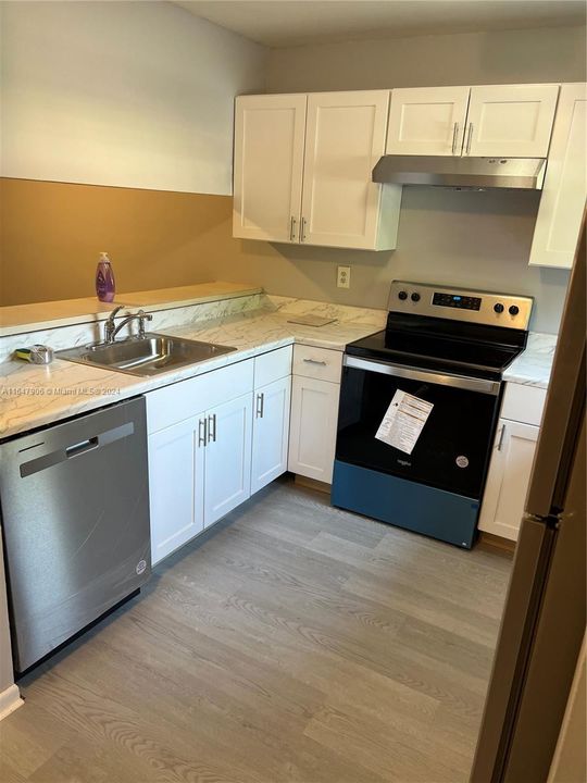 Recently Rented: $2,200 (2 beds, 2 baths, 951 Square Feet)