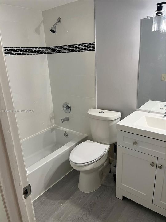 Recently Rented: $2,200 (2 beds, 2 baths, 951 Square Feet)