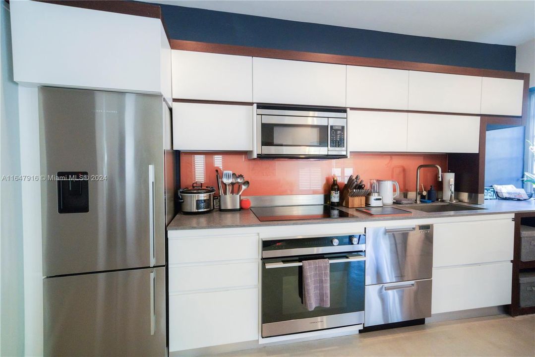 For Sale: $434,500 (1 beds, 1 baths, 680 Square Feet)