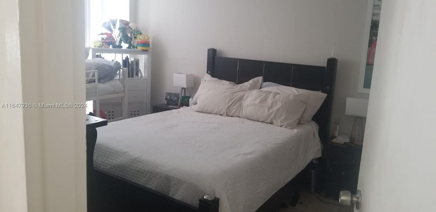 For Sale: $310,000 (1 beds, 1 baths, 767 Square Feet)