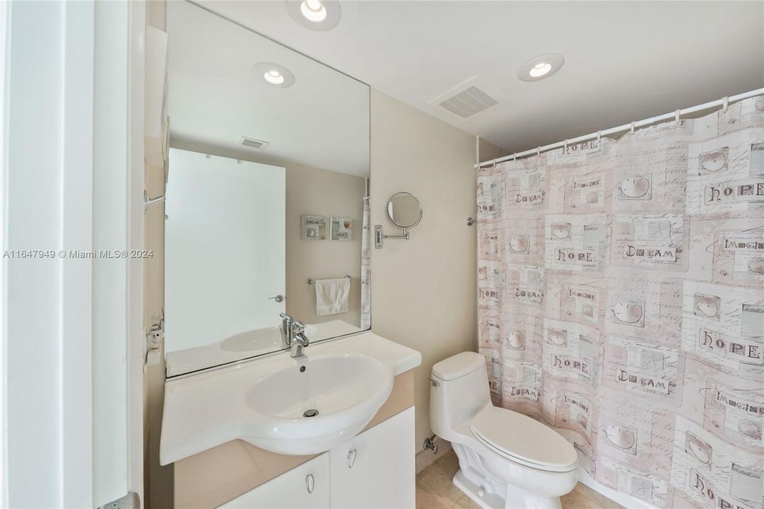 2nd Bathroom