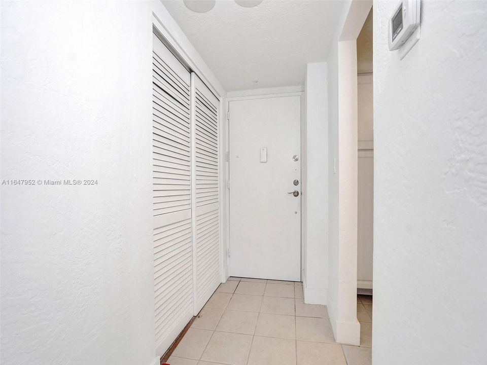 For Sale: $299,823 (1 beds, 1 baths, 1005 Square Feet)