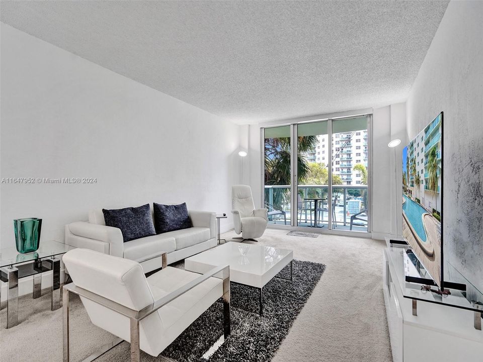 For Sale: $299,823 (1 beds, 1 baths, 1005 Square Feet)