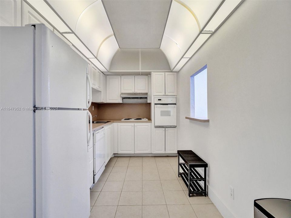 For Sale: $299,823 (1 beds, 1 baths, 1005 Square Feet)