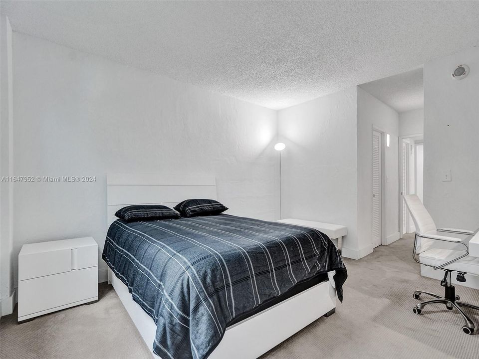 For Sale: $299,823 (1 beds, 1 baths, 1005 Square Feet)