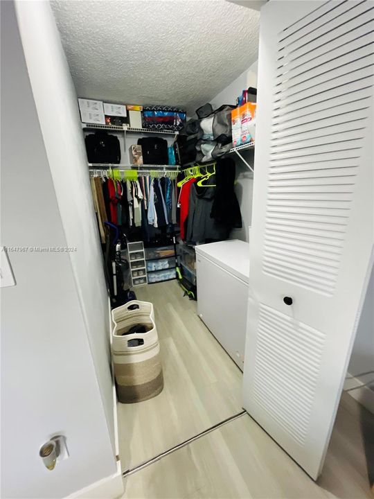 Walk-in closet / 2nd bedroom