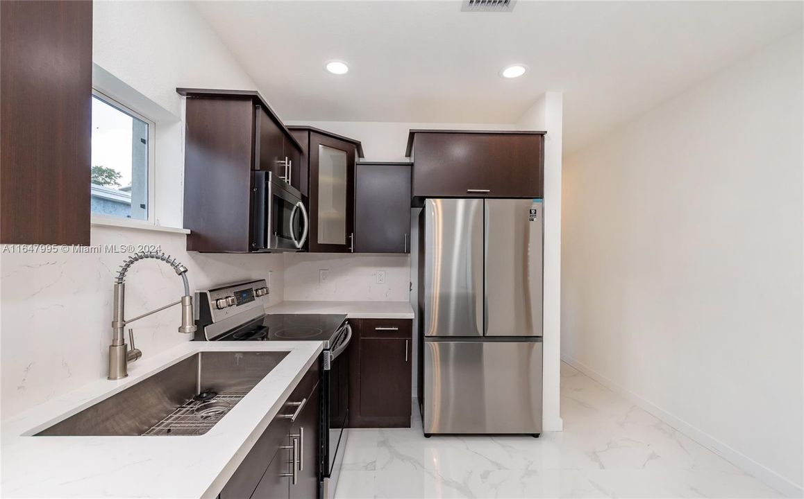 For Sale: $525,000 (4 beds, 2 baths, 1212 Square Feet)