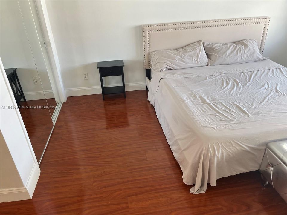 For Sale: $305,000 (2 beds, 2 baths, 1050 Square Feet)