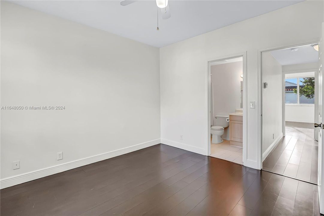 For Sale: $410,000 (2 beds, 2 baths, 1110 Square Feet)