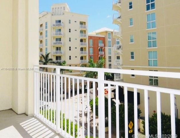 Active With Contract: $2,350 (1 beds, 1 baths, 822 Square Feet)