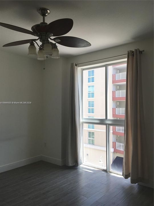 Active With Contract: $2,350 (1 beds, 1 baths, 822 Square Feet)