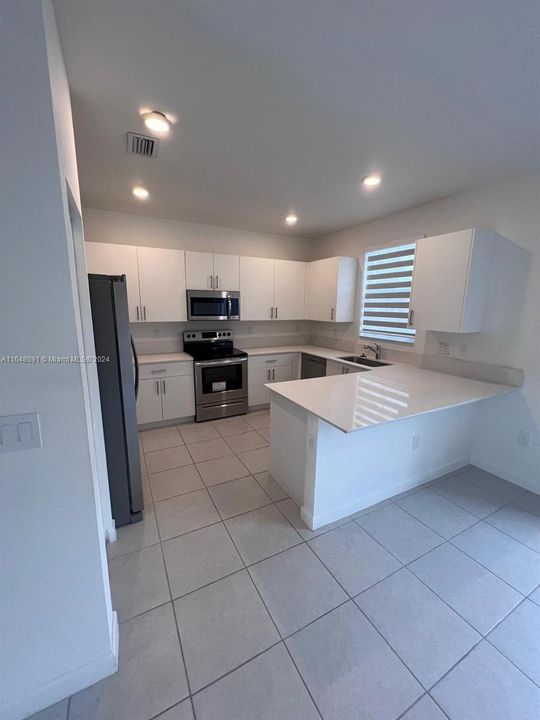 Active With Contract: $3,100 (3 beds, 2 baths, 1236 Square Feet)