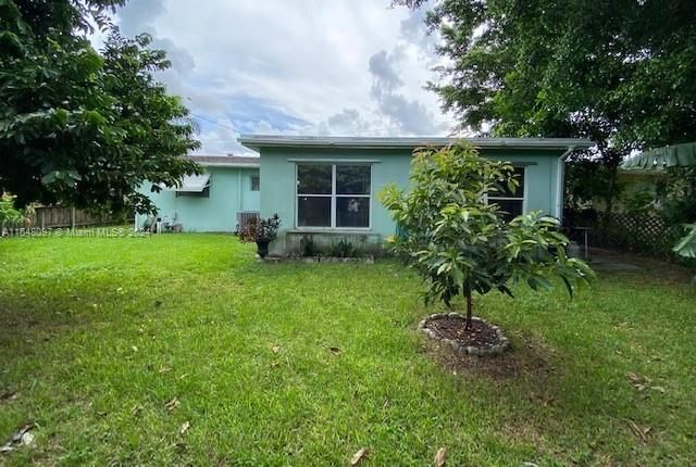 For Sale: $465,000 (3 beds, 2 baths, 1515 Square Feet)