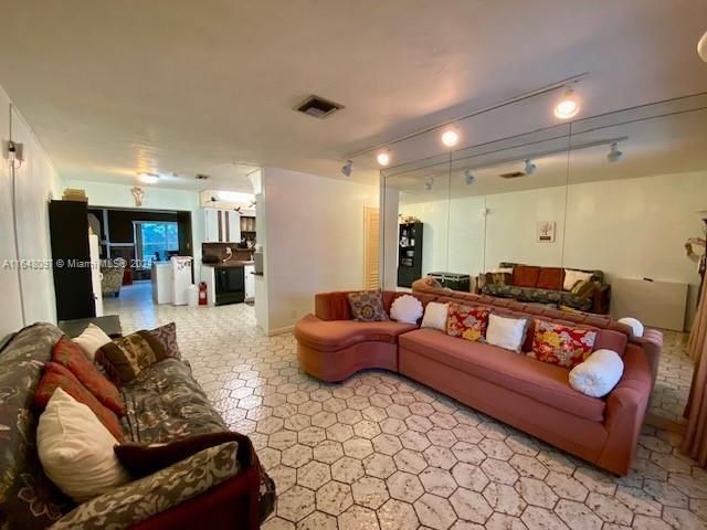 En Venta: $465,000 (3 camas, 2 baños, 1515 Pies cuadrados)