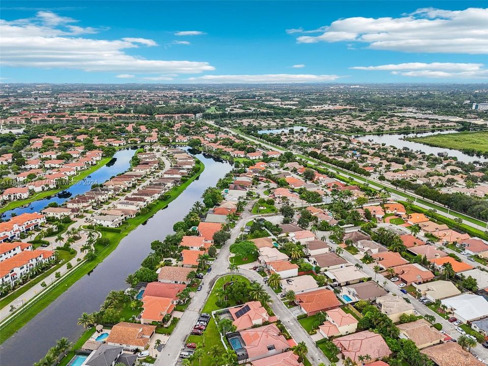 Active With Contract: $699,999 (4 beds, 2 baths, 2428 Square Feet)