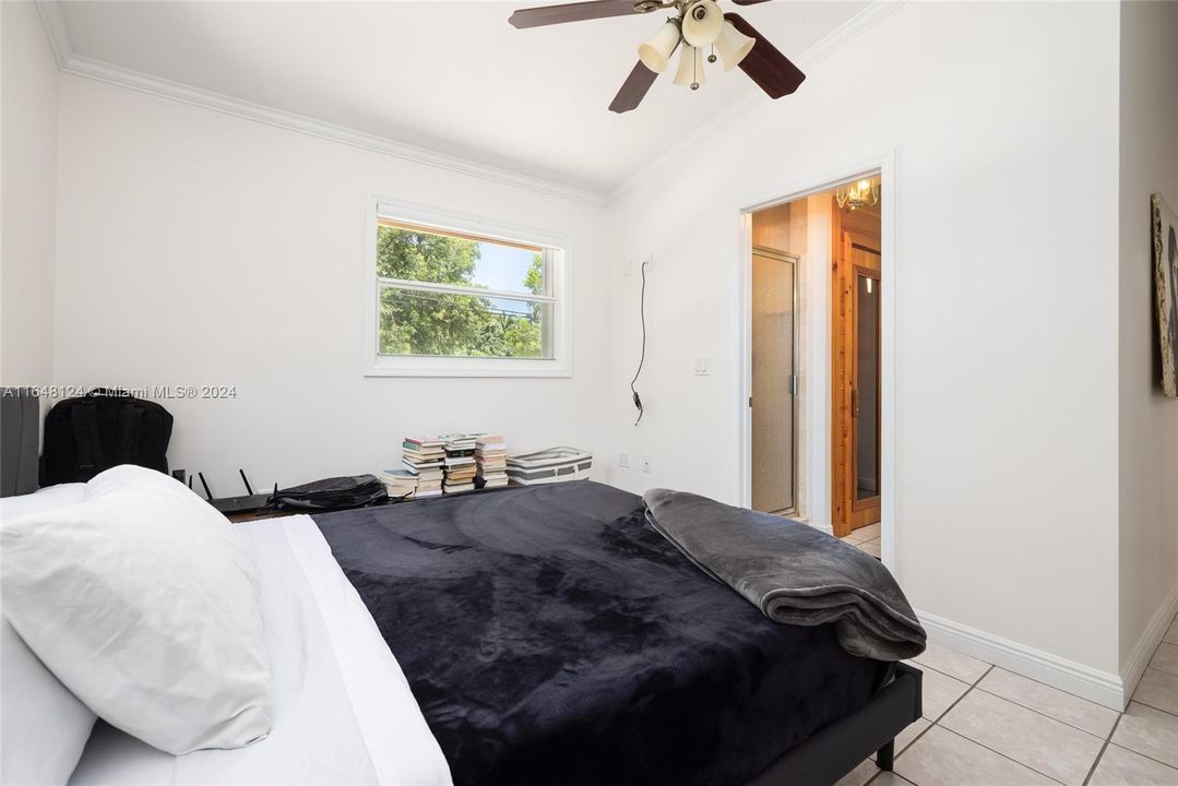 For Sale: $839,000 (2 beds, 2 baths, 1120 Square Feet)