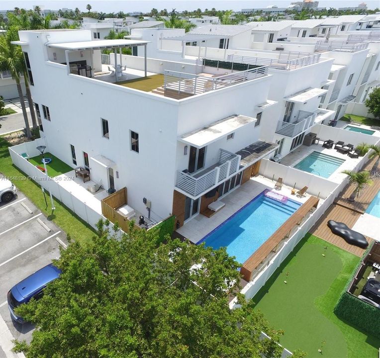 En Venta: $1,989,999 (5 camas, 6 baños, 3898 Pies cuadrados)