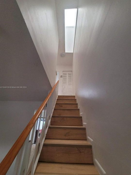 Recently Rented: $2,400 (2 beds, 1 baths, 1208 Square Feet)