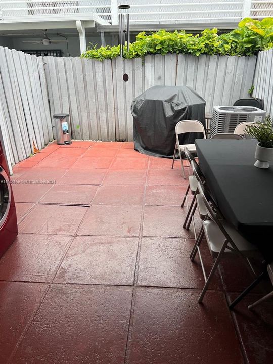 Recently Rented: $2,400 (2 beds, 1 baths, 1208 Square Feet)