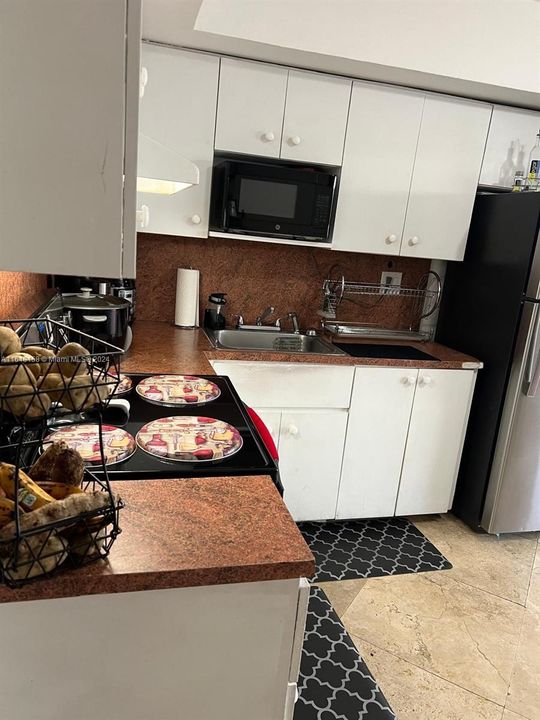 Recently Rented: $2,400 (2 beds, 1 baths, 1208 Square Feet)