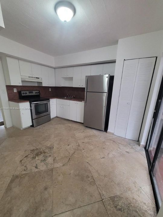 Recently Rented: $2,400 (2 beds, 1 baths, 1208 Square Feet)