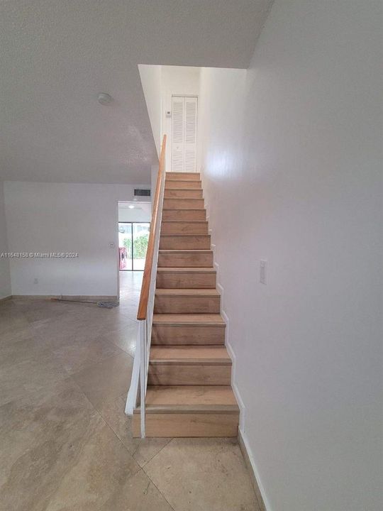 Recently Rented: $2,400 (2 beds, 1 baths, 1208 Square Feet)