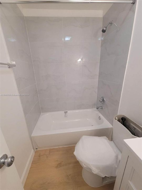 Recently Rented: $2,400 (2 beds, 1 baths, 1208 Square Feet)