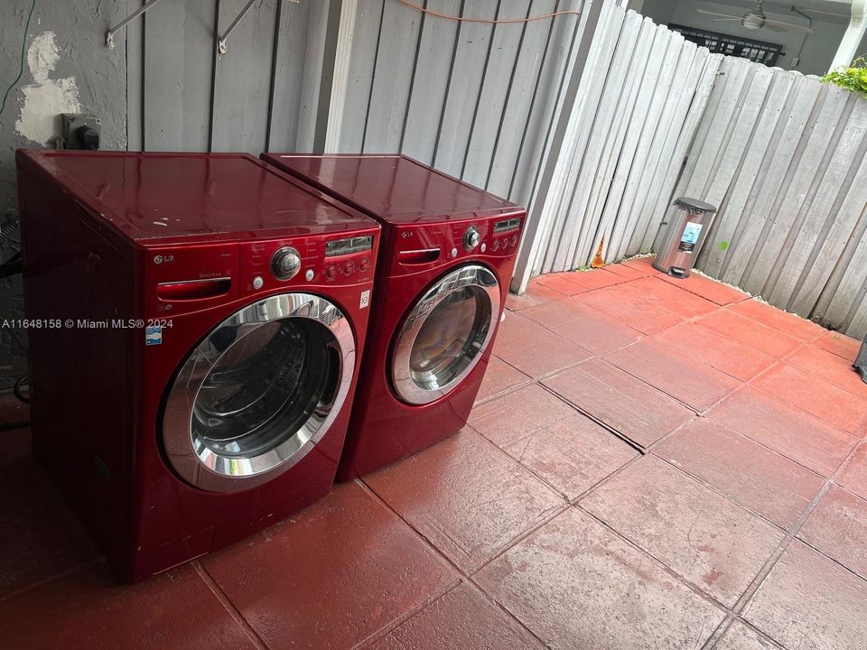 Recently Rented: $2,400 (2 beds, 1 baths, 1208 Square Feet)