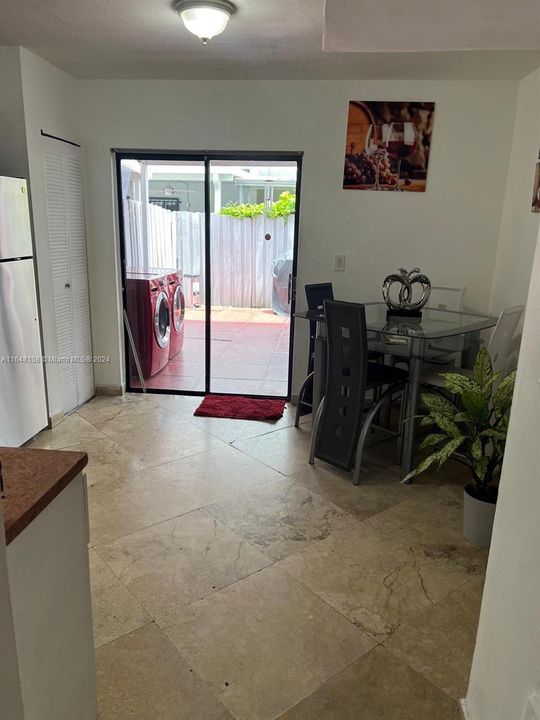 Recently Rented: $2,400 (2 beds, 1 baths, 1208 Square Feet)