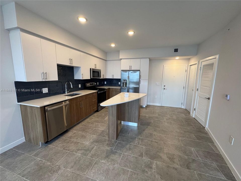 Recientemente alquilado: $1,995 (1 camas, 1 baños, 777 Pies cuadrados)