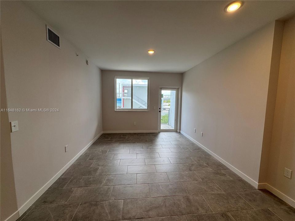 Recientemente alquilado: $1,995 (1 camas, 1 baños, 777 Pies cuadrados)