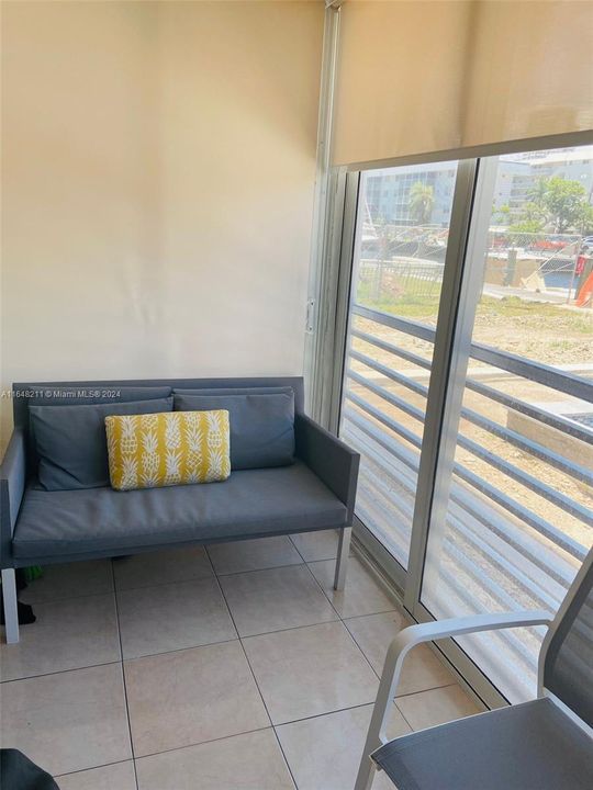 Active With Contract: $2,400 (2 beds, 2 baths, 1085 Square Feet)