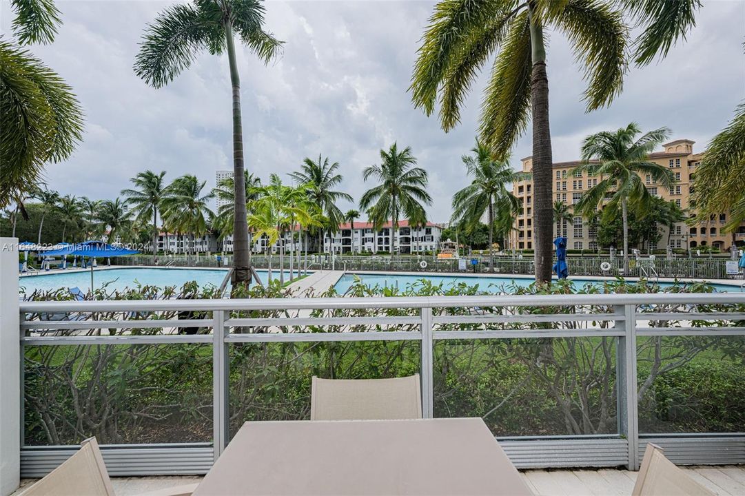 Living Room/w Balcony overviewing the Pool