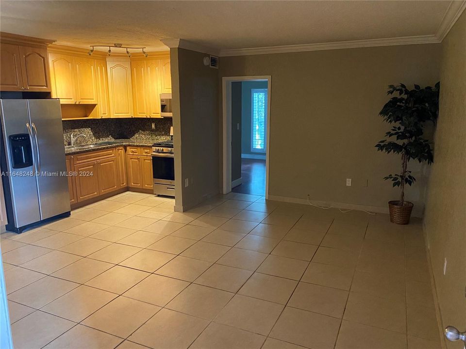 For Sale: $199,000 (1 beds, 1 baths, 583 Square Feet)