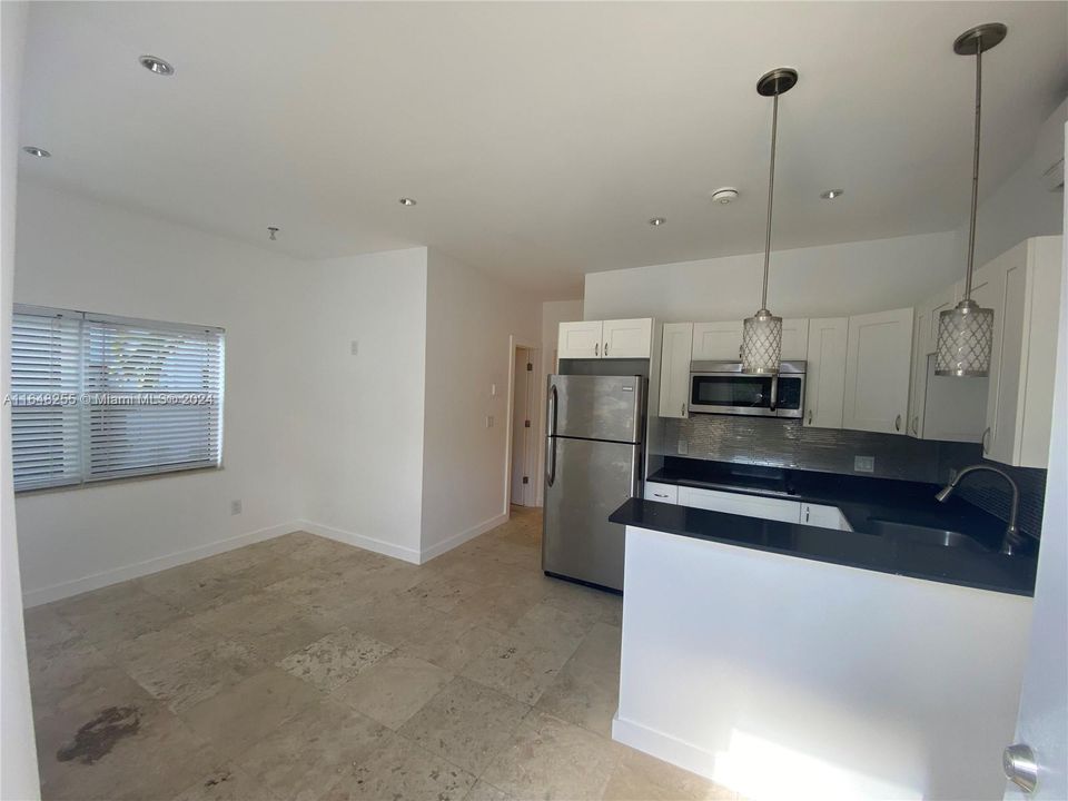 Recently Rented: $2,100 (2 beds, 1 baths, 700 Square Feet)