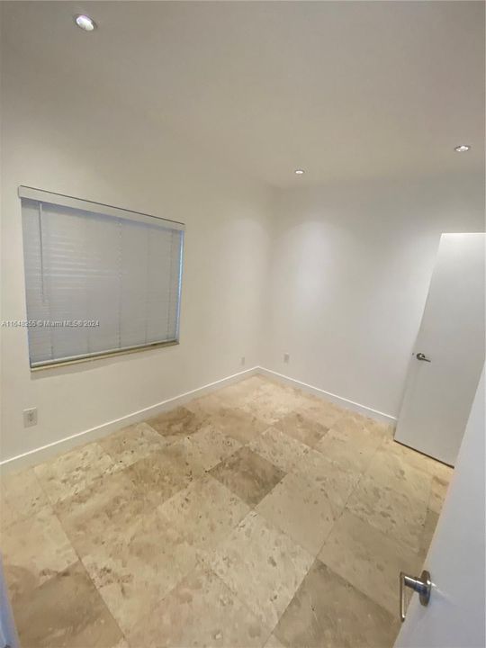 Recently Rented: $2,100 (2 beds, 1 baths, 700 Square Feet)