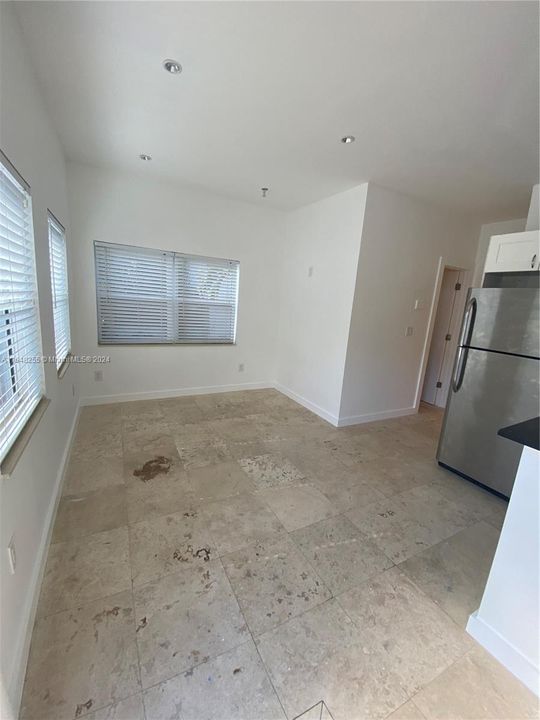 Recently Rented: $2,100 (2 beds, 1 baths, 700 Square Feet)