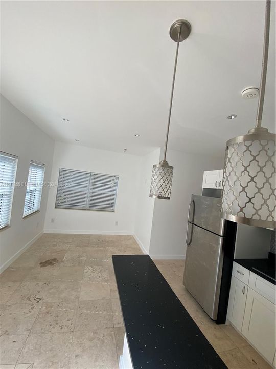 Recently Rented: $2,100 (2 beds, 1 baths, 700 Square Feet)